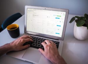 Reklama internetowa a wpływ na przekaz mediów społecznościowych: jaką wartość nadaje marka?
